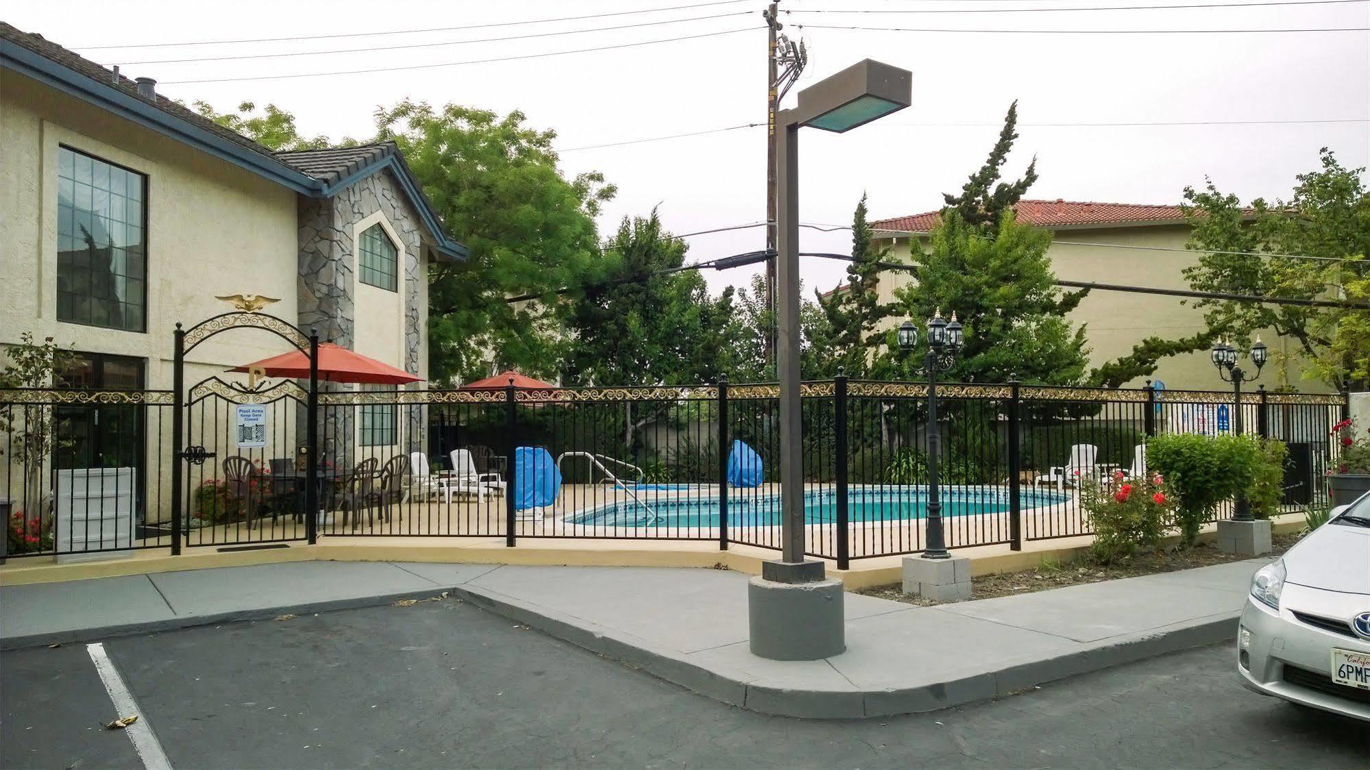 Clarion Inn Silicon Valley Сан-Хосе Экстерьер фото